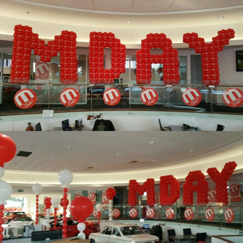 Finished installation: Mazda M-Day balloons